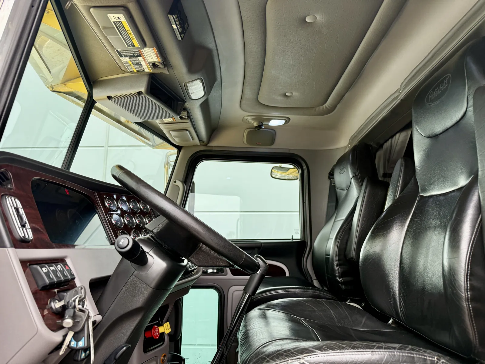 2023 Peterbilt 389 — photo 14