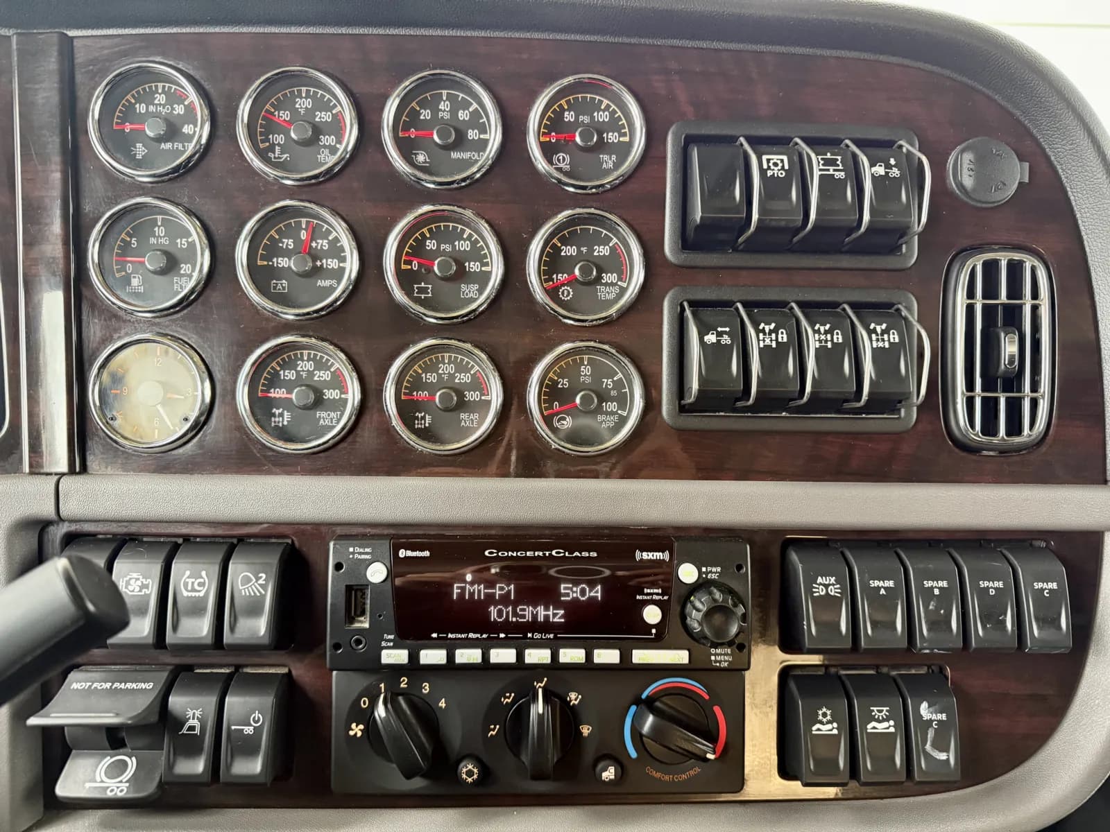 2023 Peterbilt 389 — photo 18