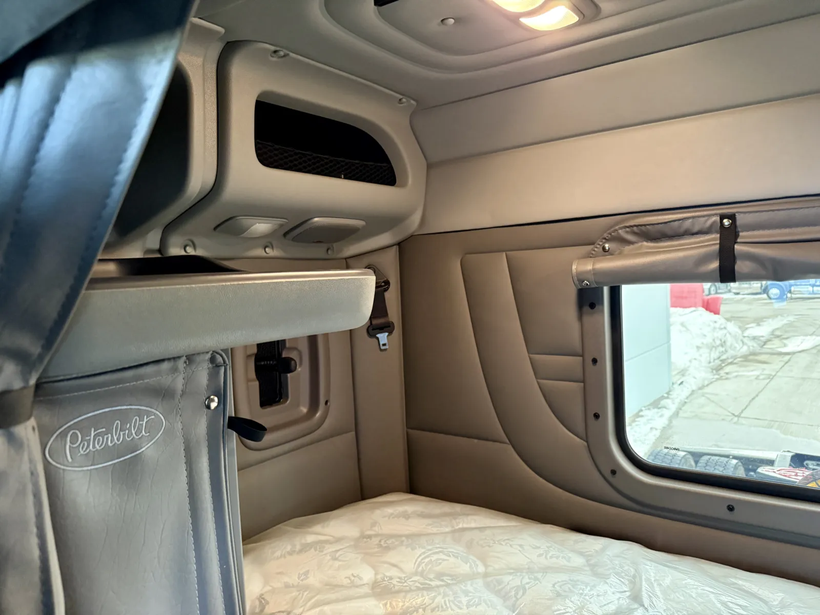 2023 Peterbilt 389 — photo 22