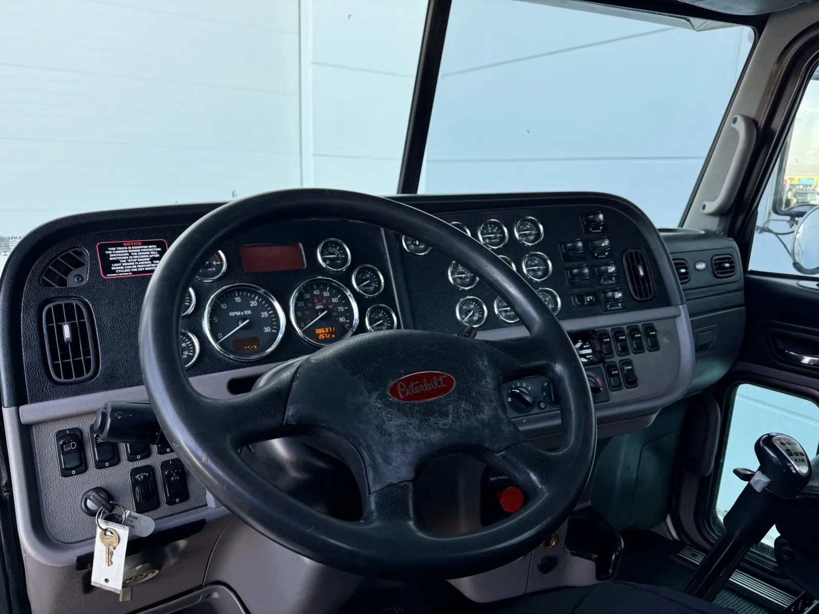 2018 Peterbilt 389 — photo 15