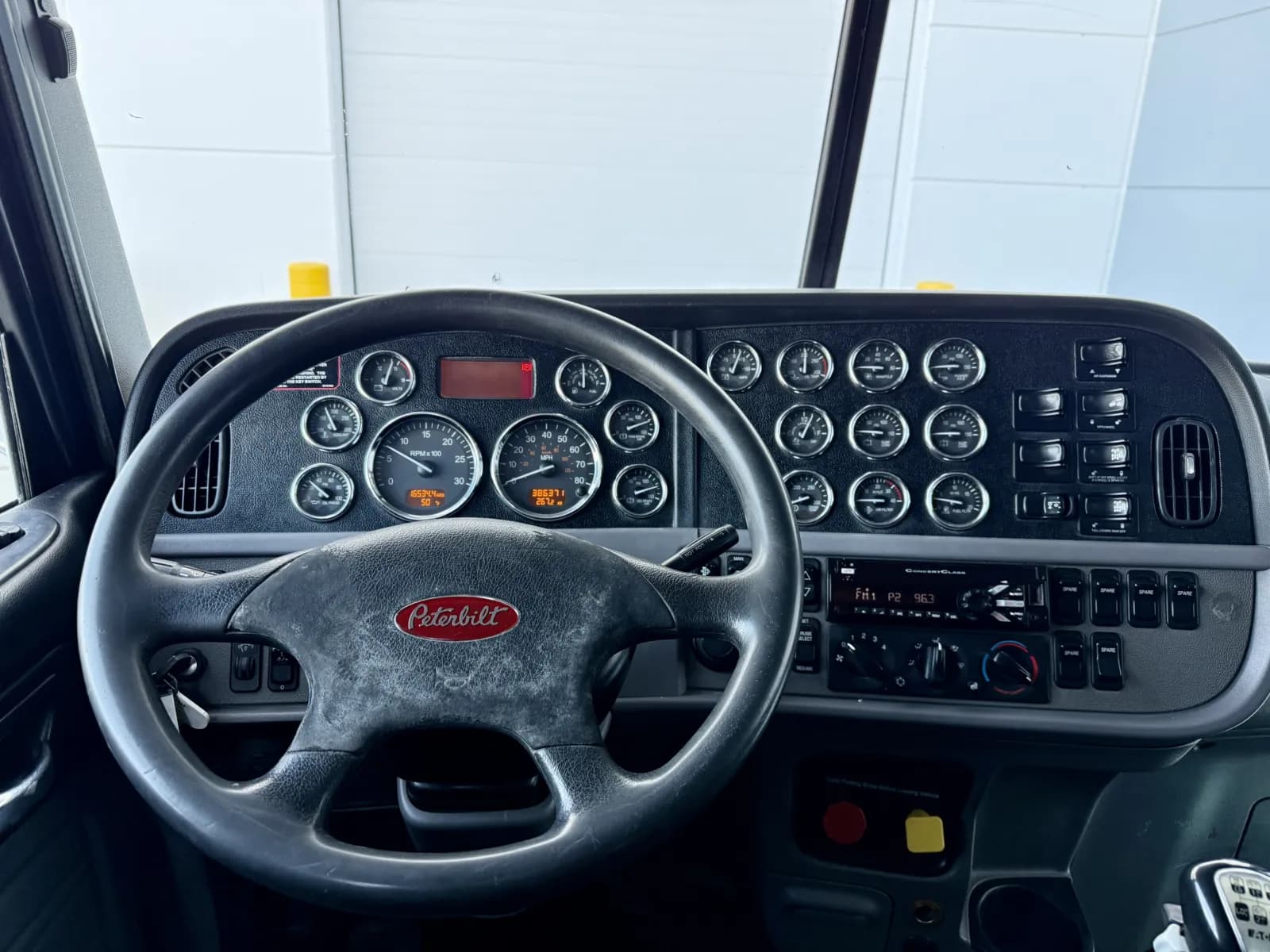 2018 Peterbilt 389 — photo 16