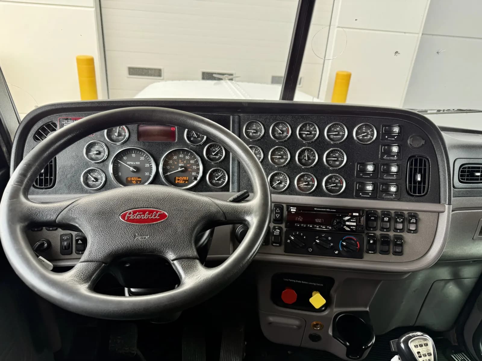 2018 Peterbilt 389 — photo 16