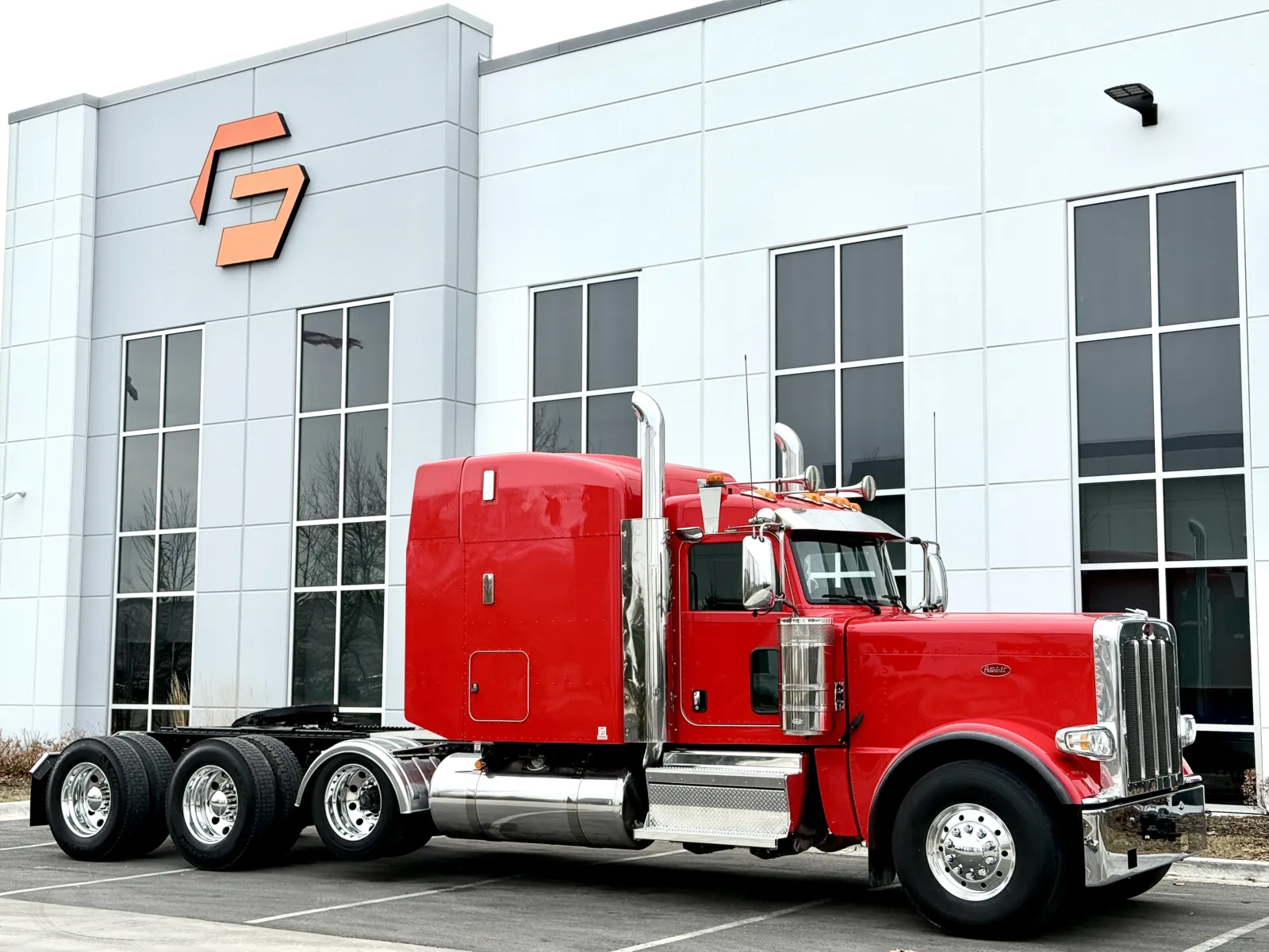 2024 Peterbilt 389 — photo 2