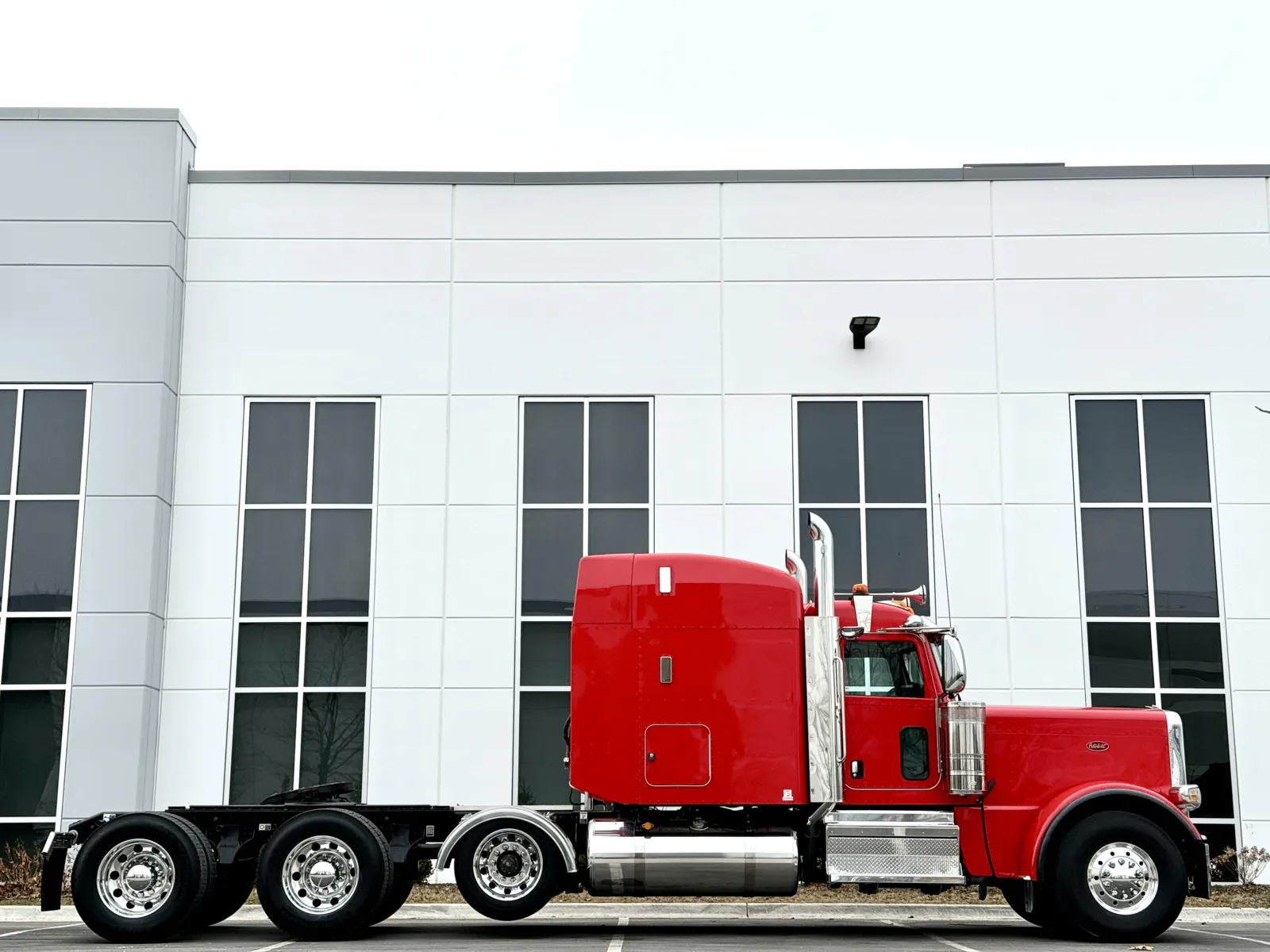 2024 Peterbilt 389 — photo 3