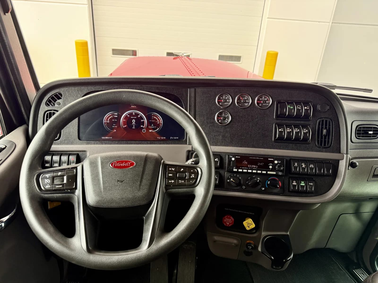 2024 Peterbilt 389 — photo 16