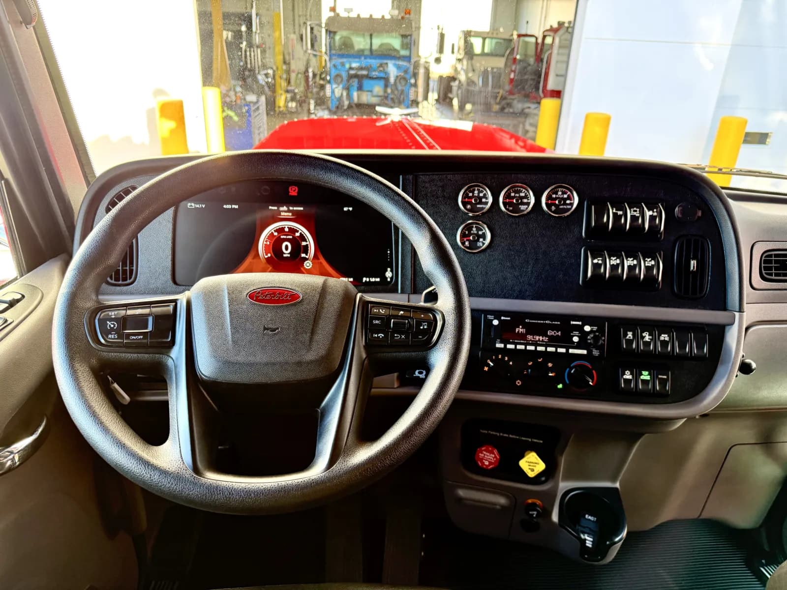 2024 Peterbilt 389 — photo 16