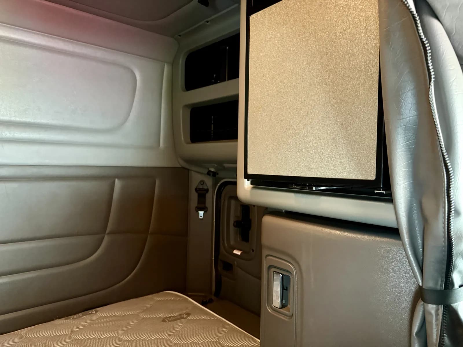 2024 Peterbilt 389 — photo 24