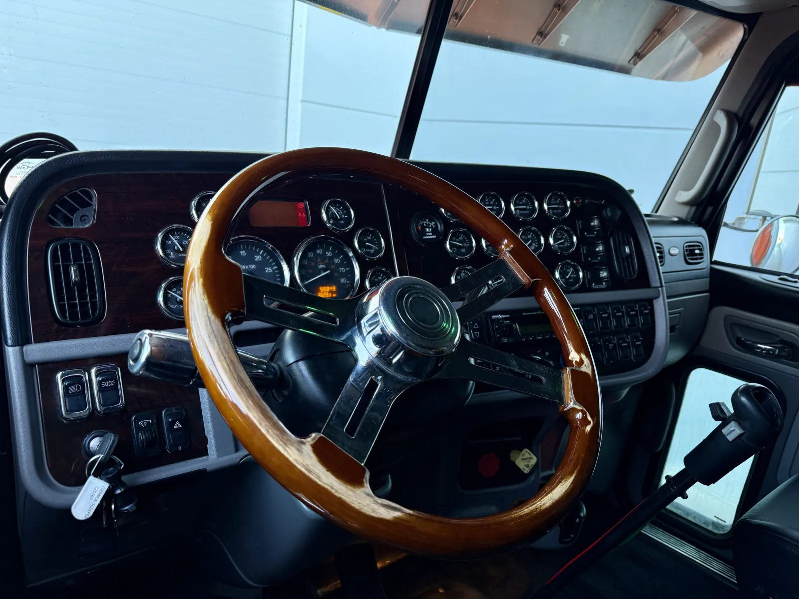 2014 Peterbilt 389 — photo 15