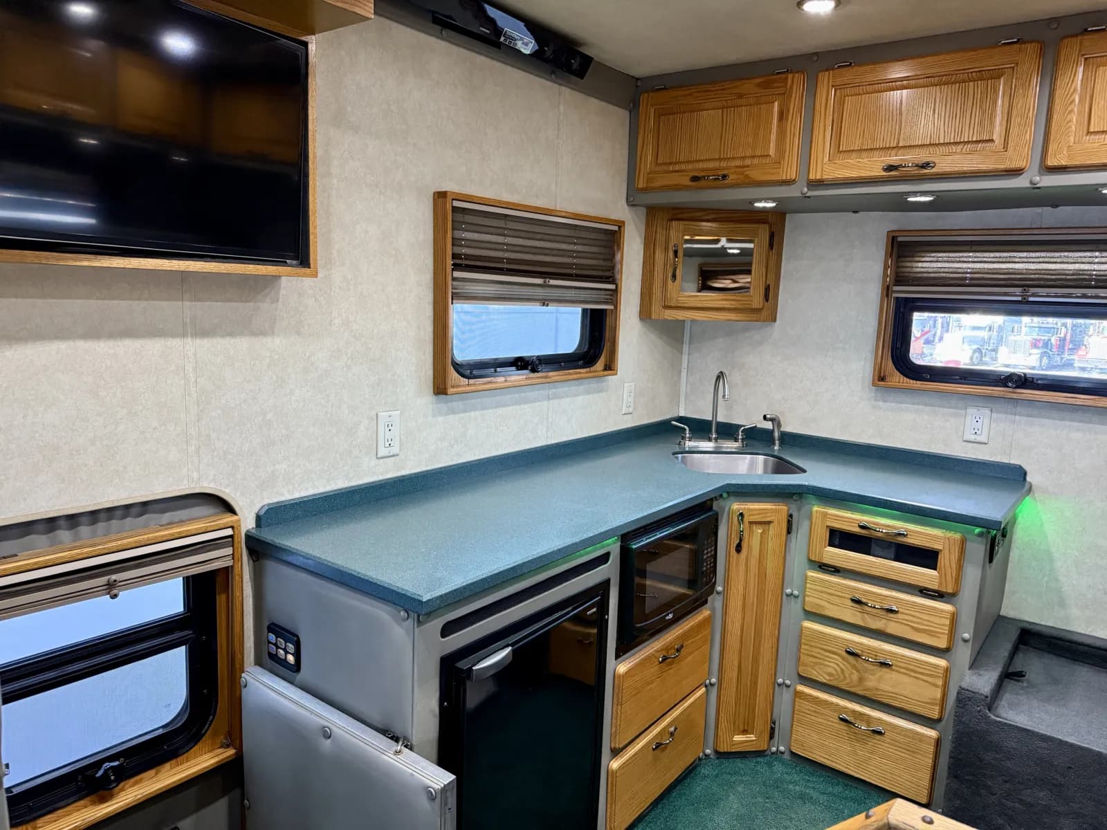 2014 Peterbilt 389 — photo 22