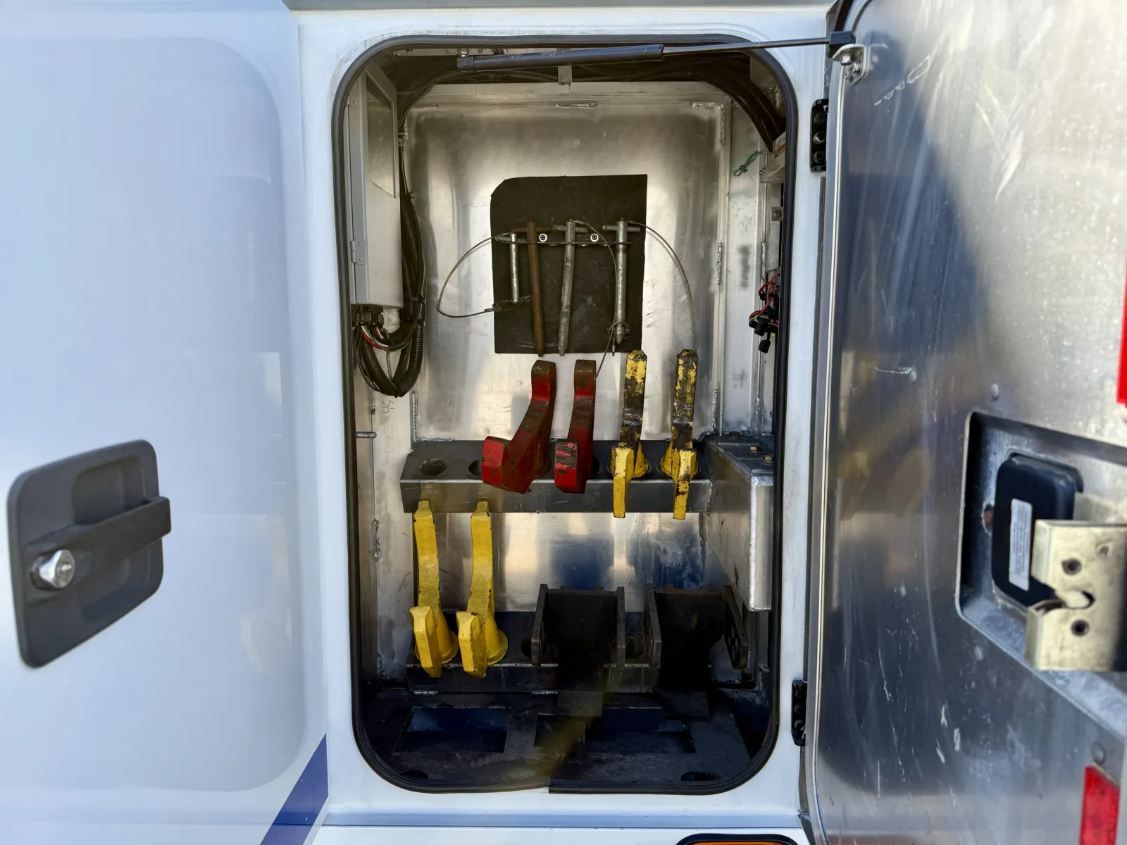 2011 Kenworth T800 — photo 22