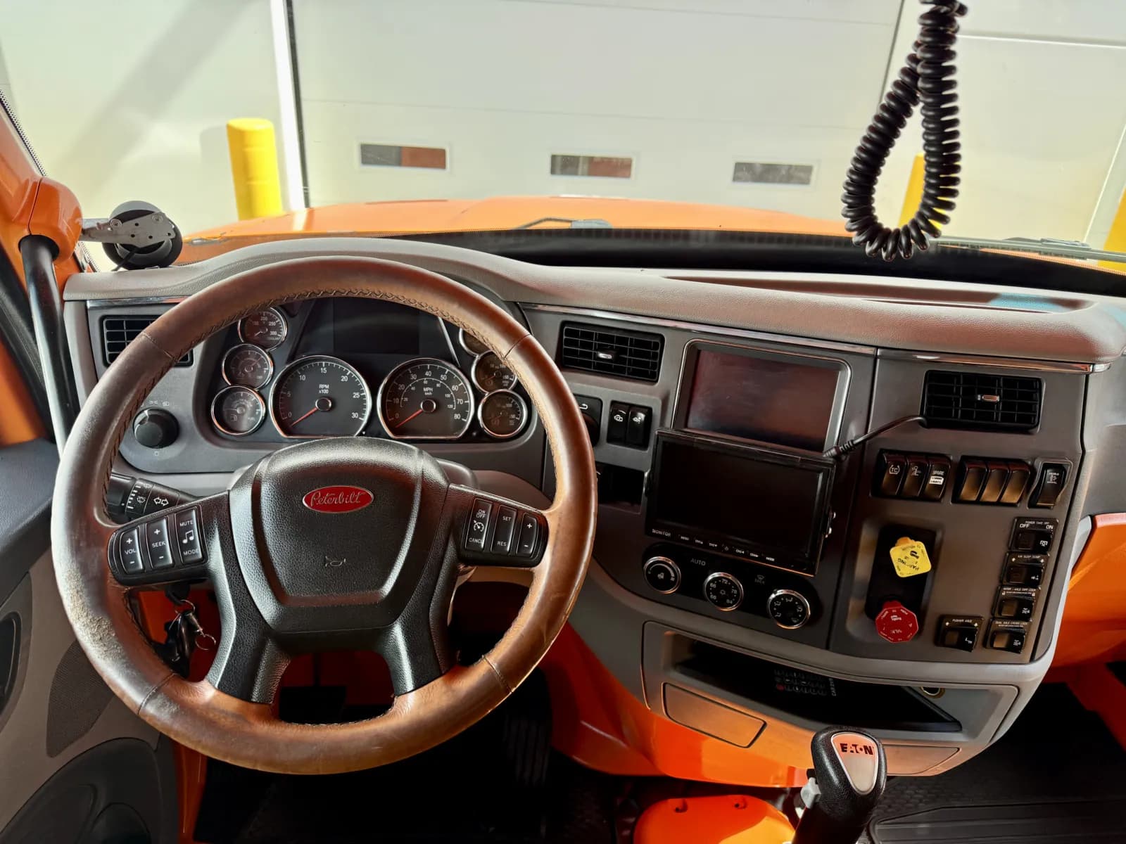 2017 Peterbilt 567 — photo 32