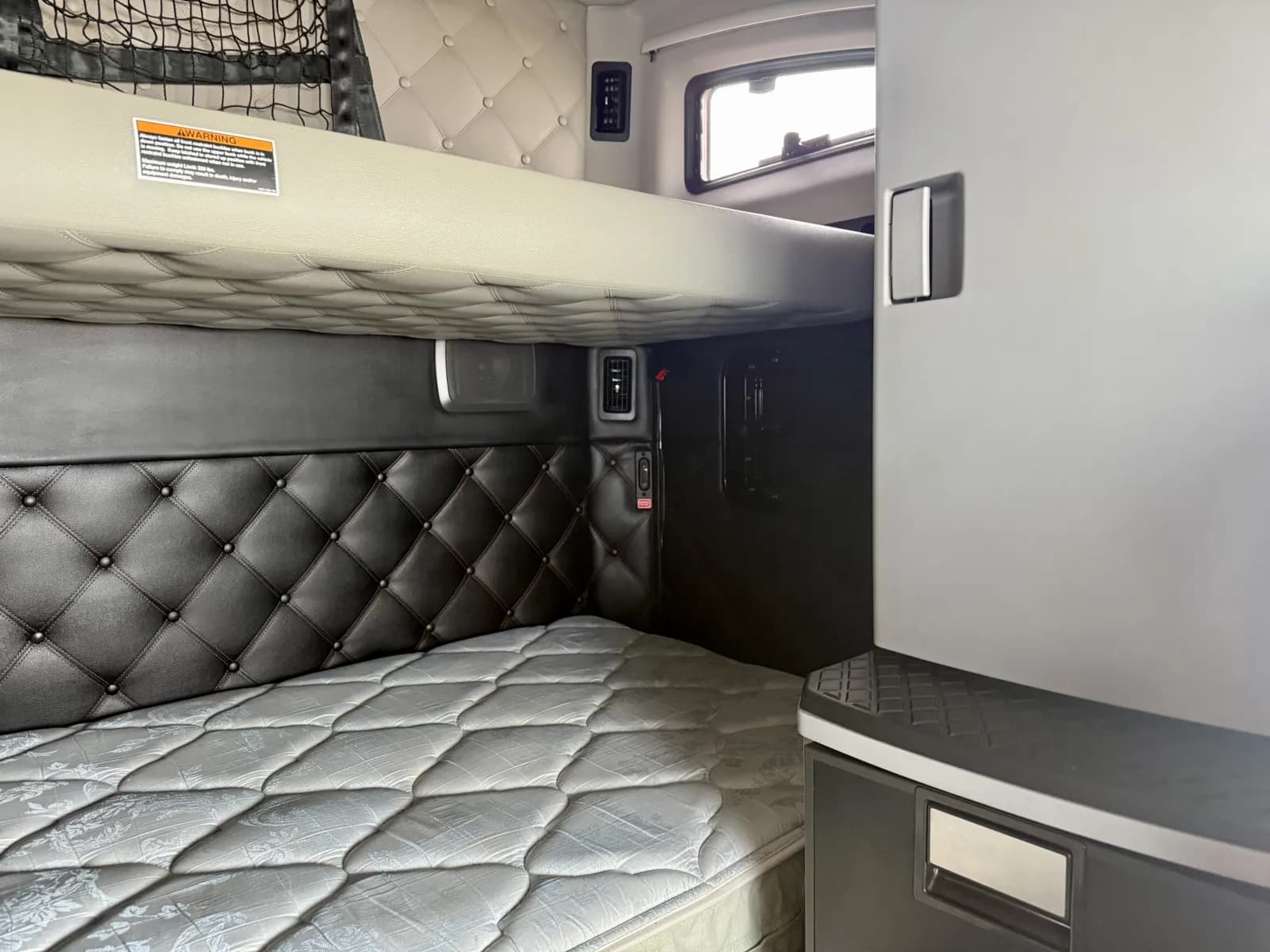 2024 Kenworth W990 — photo 24