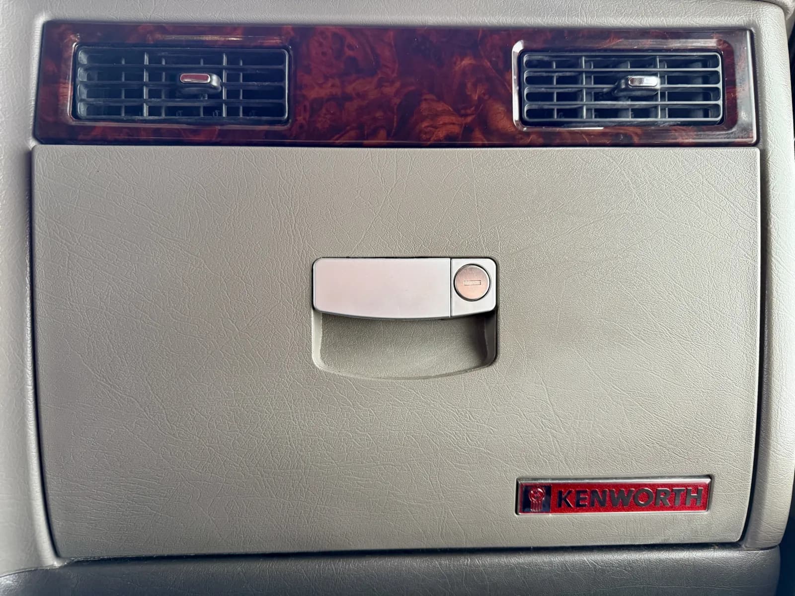 2014 Kenworth T800 — photo 19