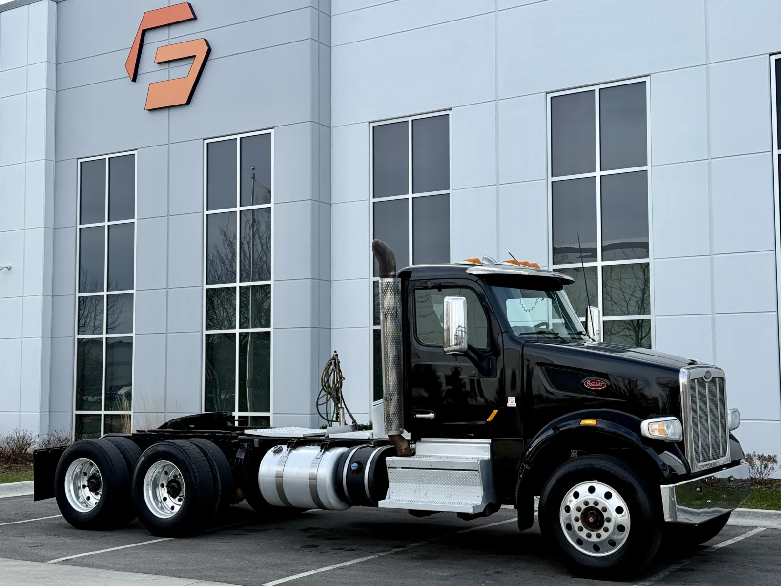 2020 Peterbilt 567 — photo 2