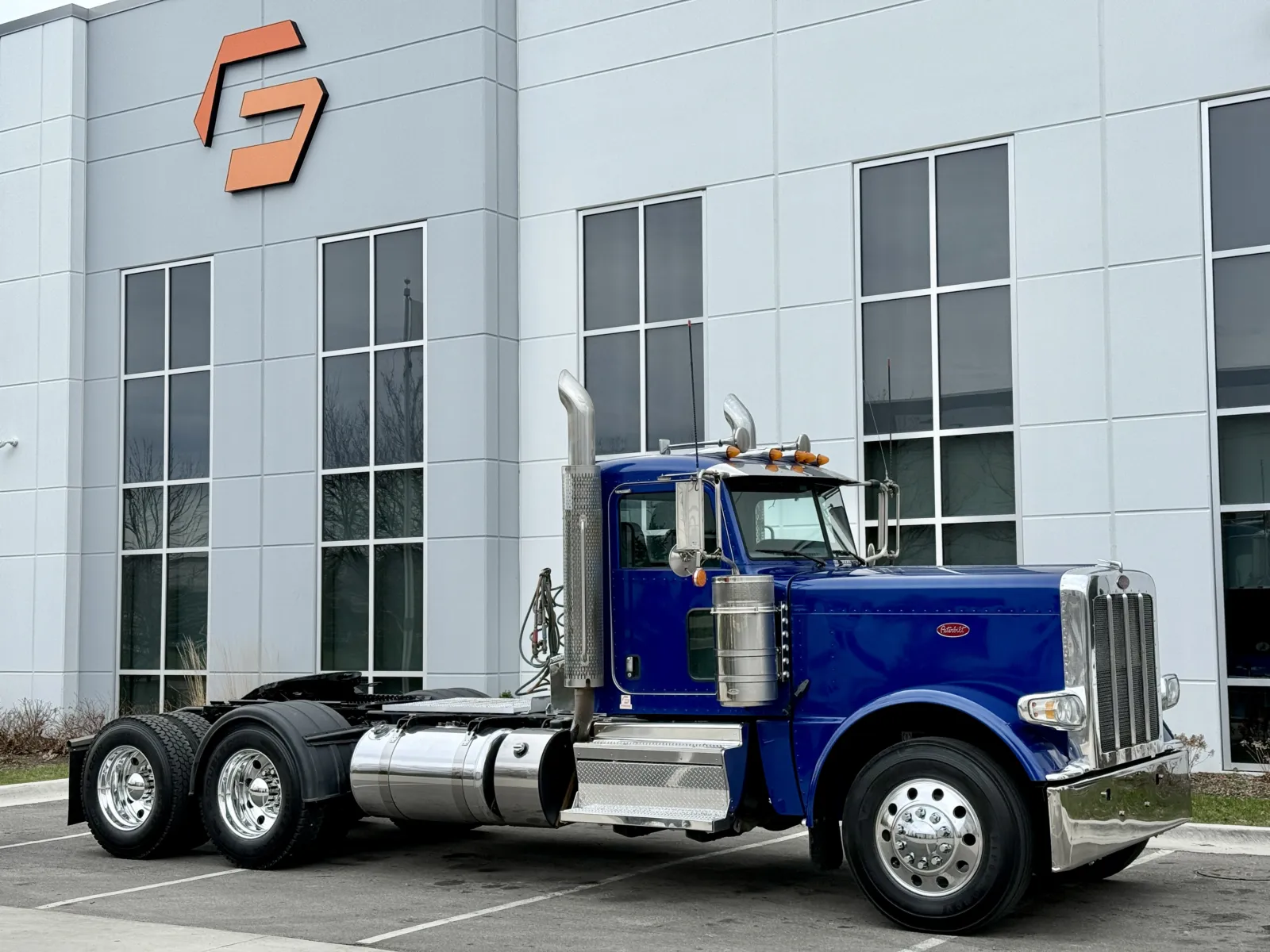 2022 Peterbilt 389 — photo 2