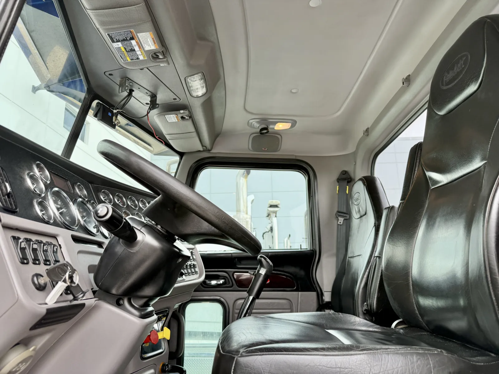 2022 Peterbilt 389 — photo 14