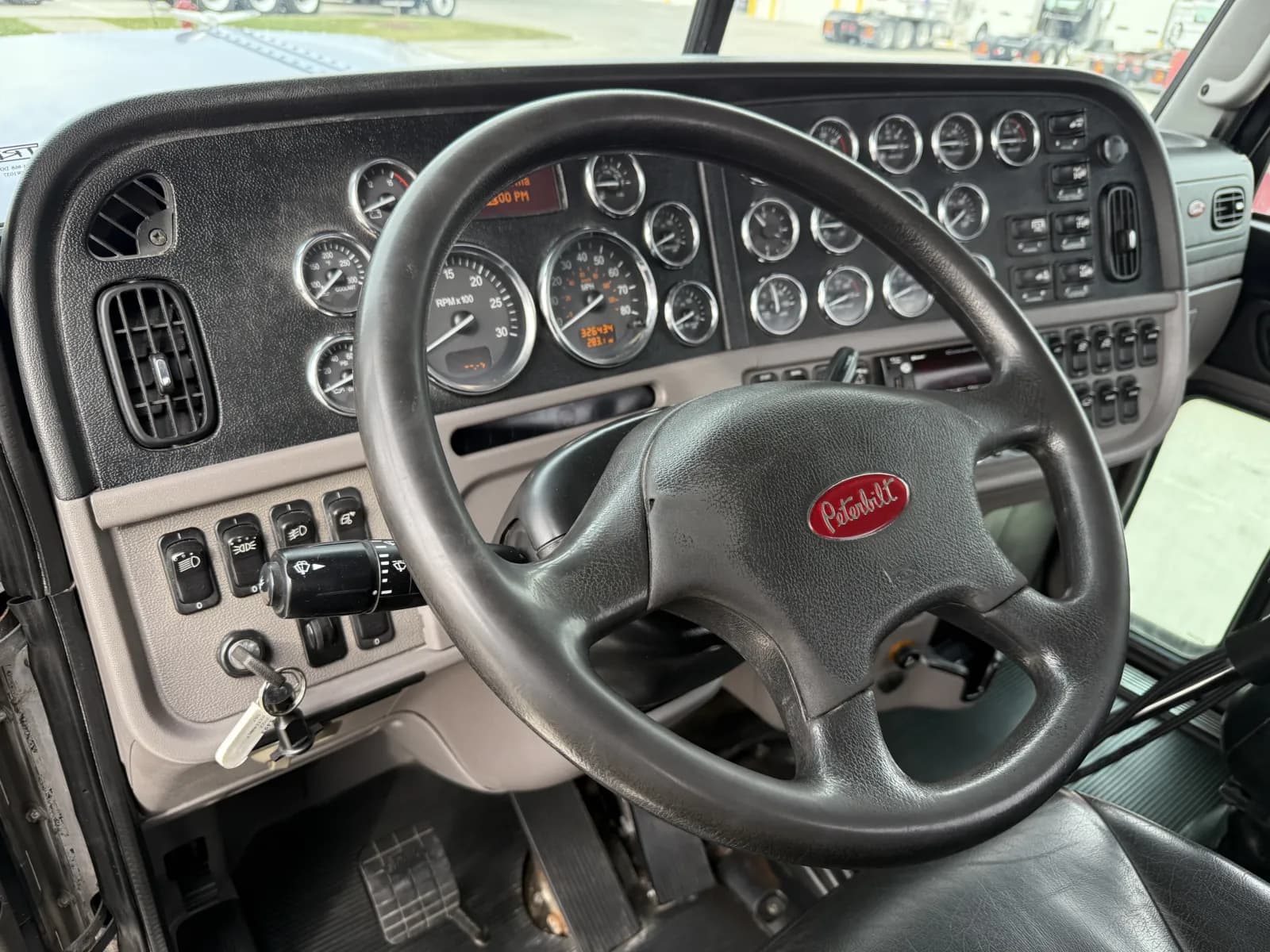 2022 Peterbilt 389 — photo 15