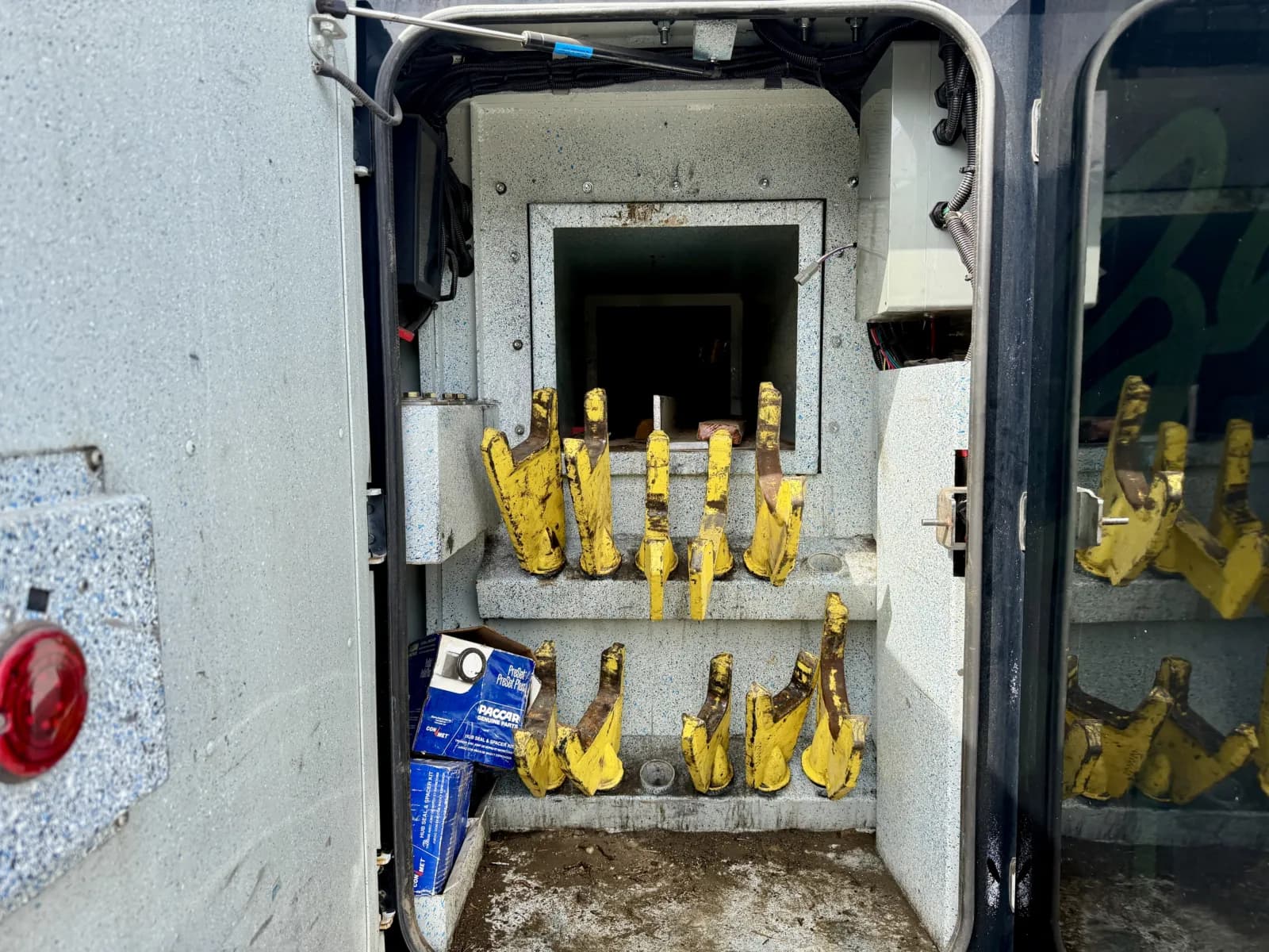 2018 Peterbilt 389 — photo 14