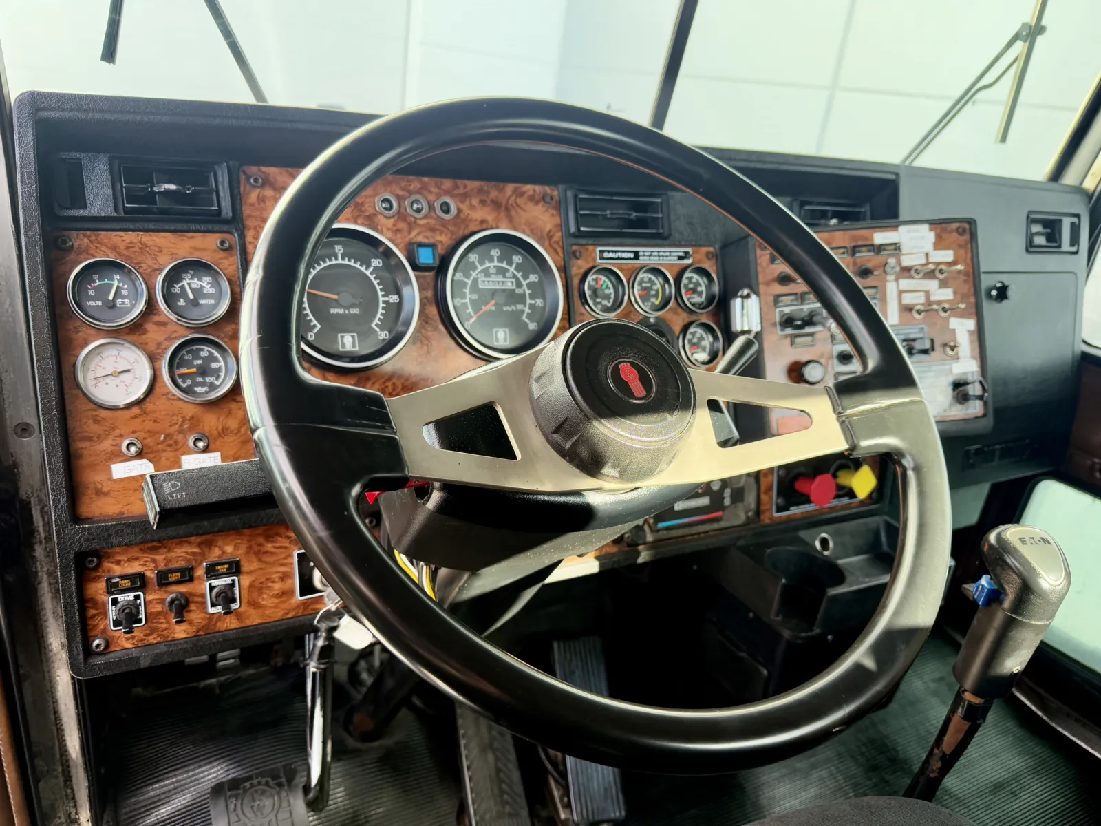 1999 Kenworth W900 — photo 15