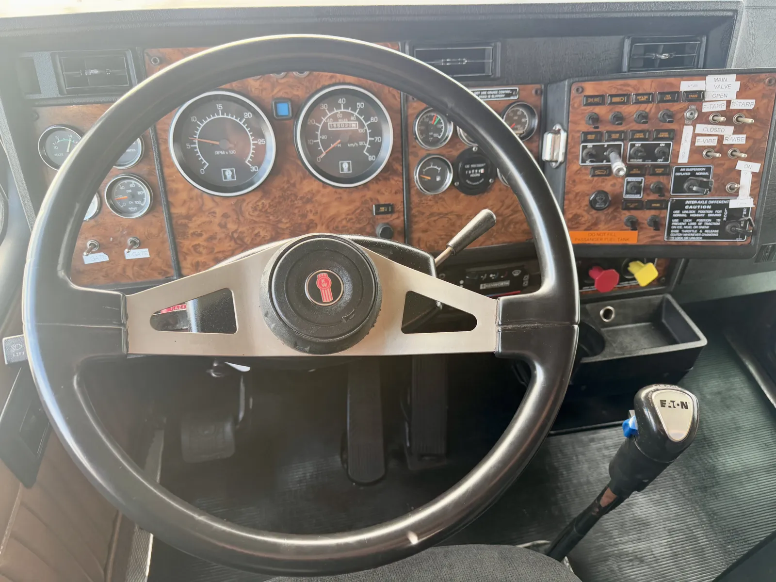 1999 Kenworth W900 — photo 16