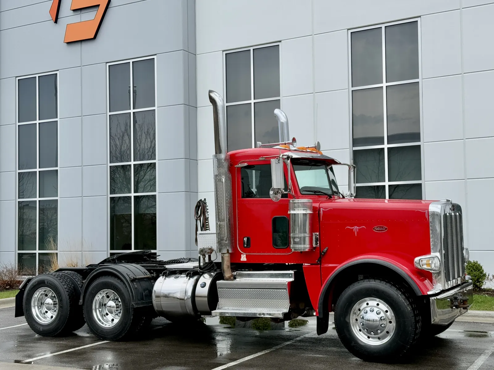 2021 Peterbilt 389 — photo 2
