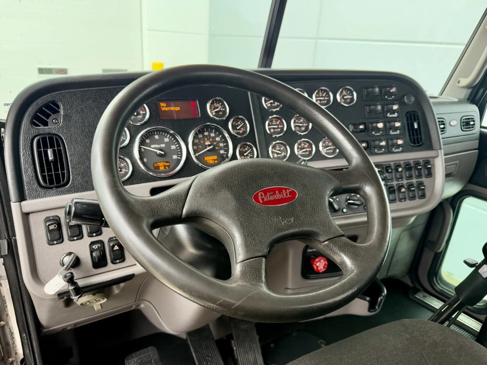 2021 Peterbilt 389 — photo 15