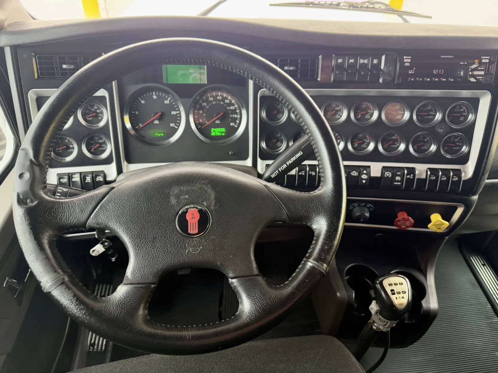 2021 Kenworth W900 — photo 16