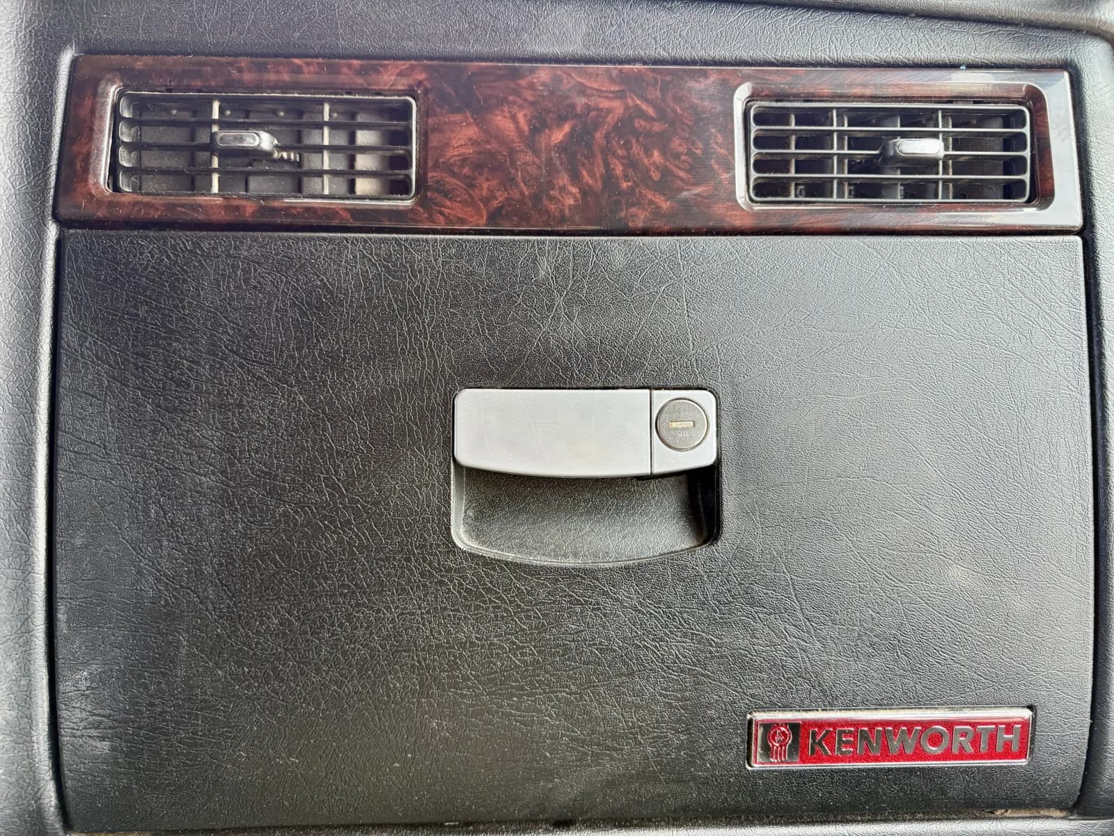 2016 Kenworth W900 — photo 18