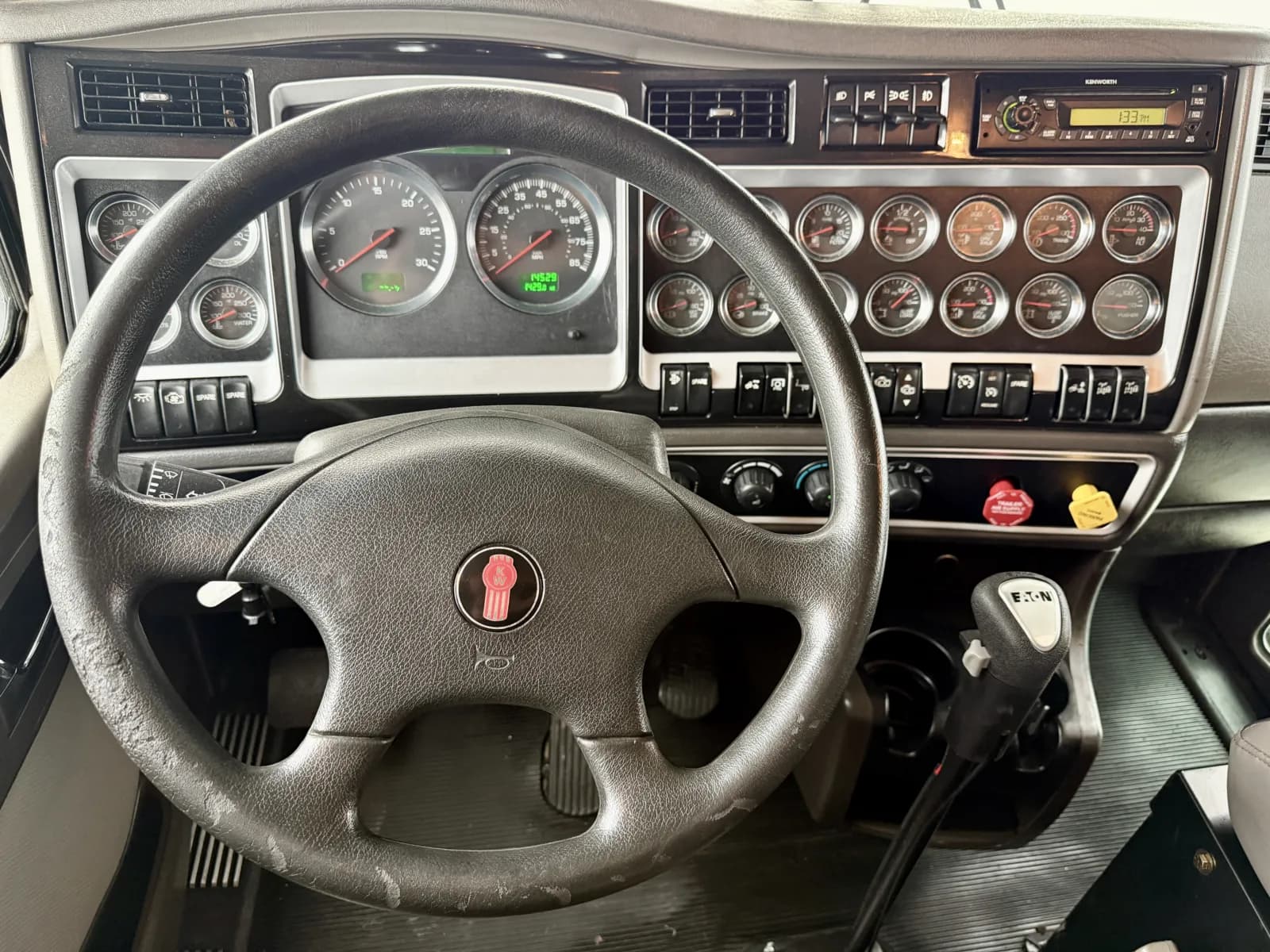 2012 Kenworth T800 — photo 16