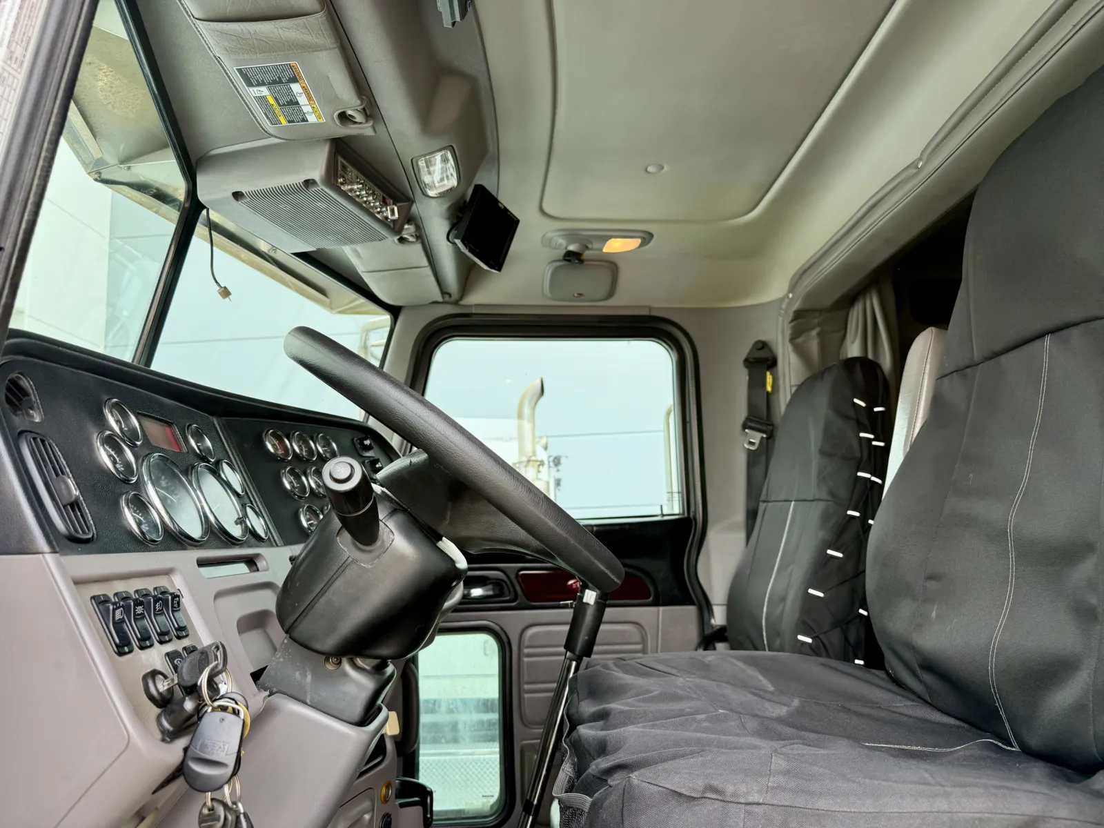 2013 Peterbilt — photo 26