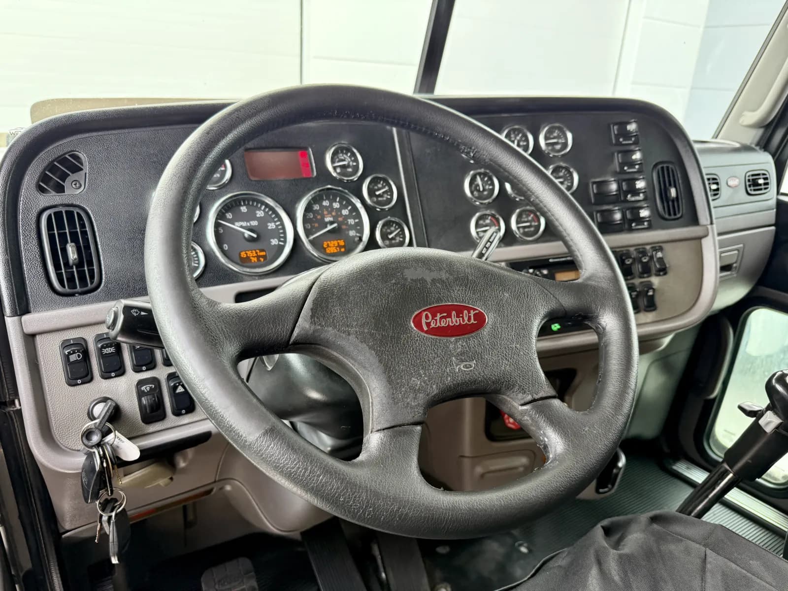 2013 Peterbilt — photo 27
