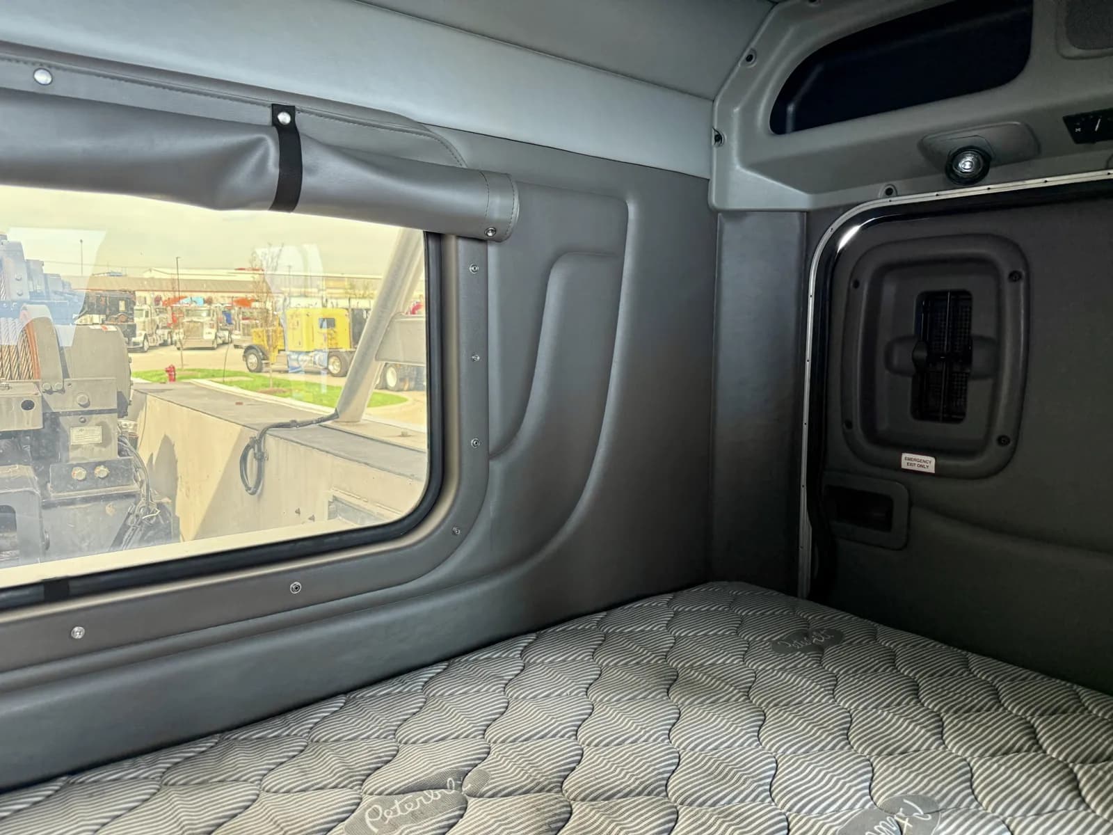 2013 Peterbilt — photo 36