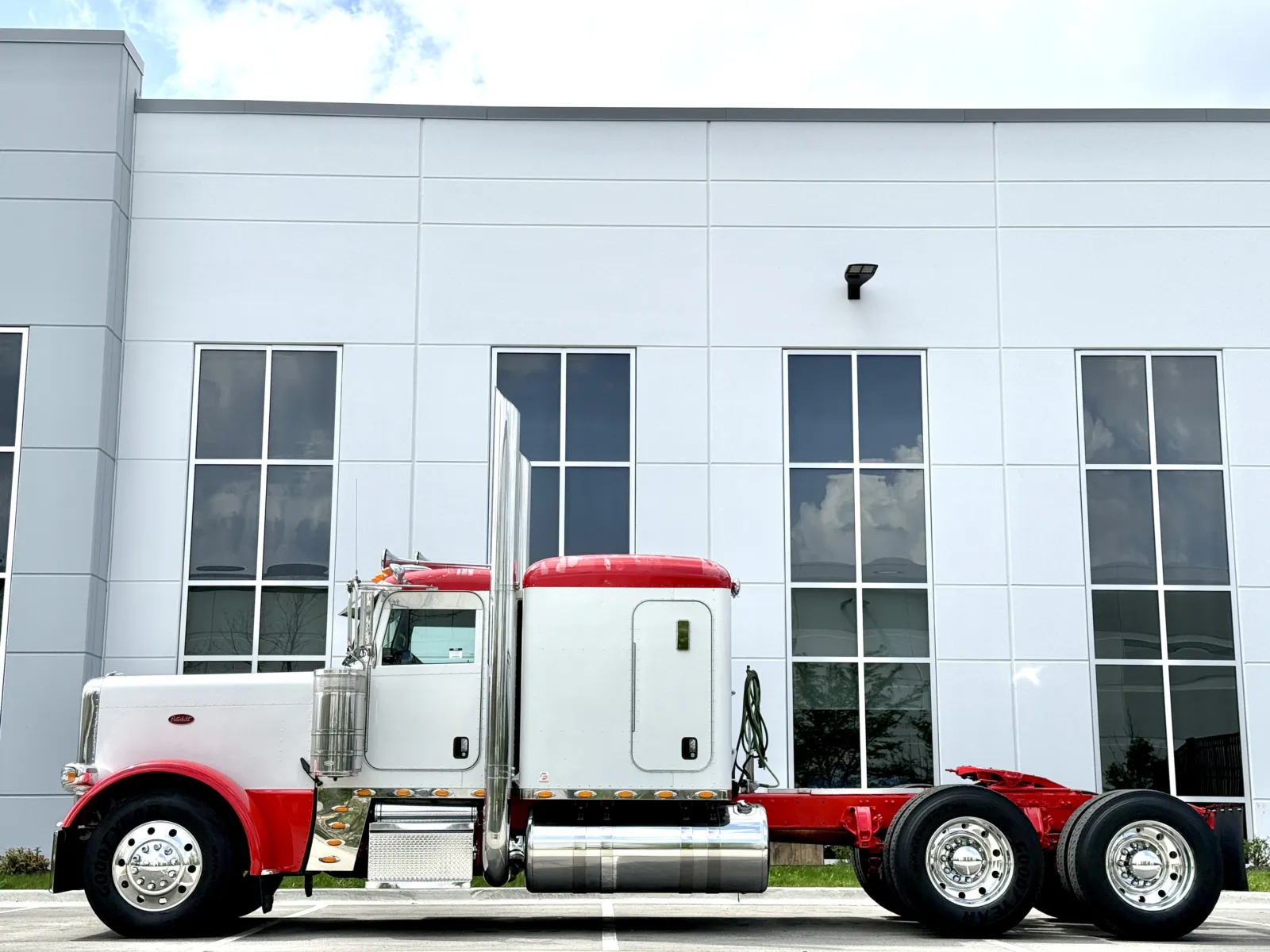 2013 Peterbilt 389 — photo 4