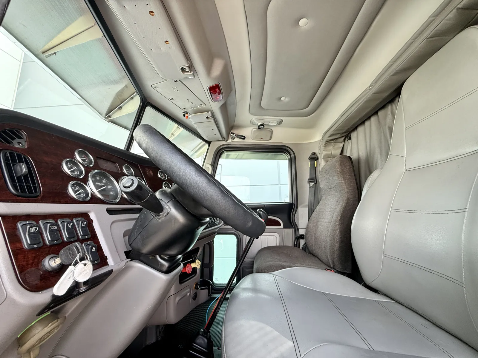 2013 Peterbilt 389 — photo 14