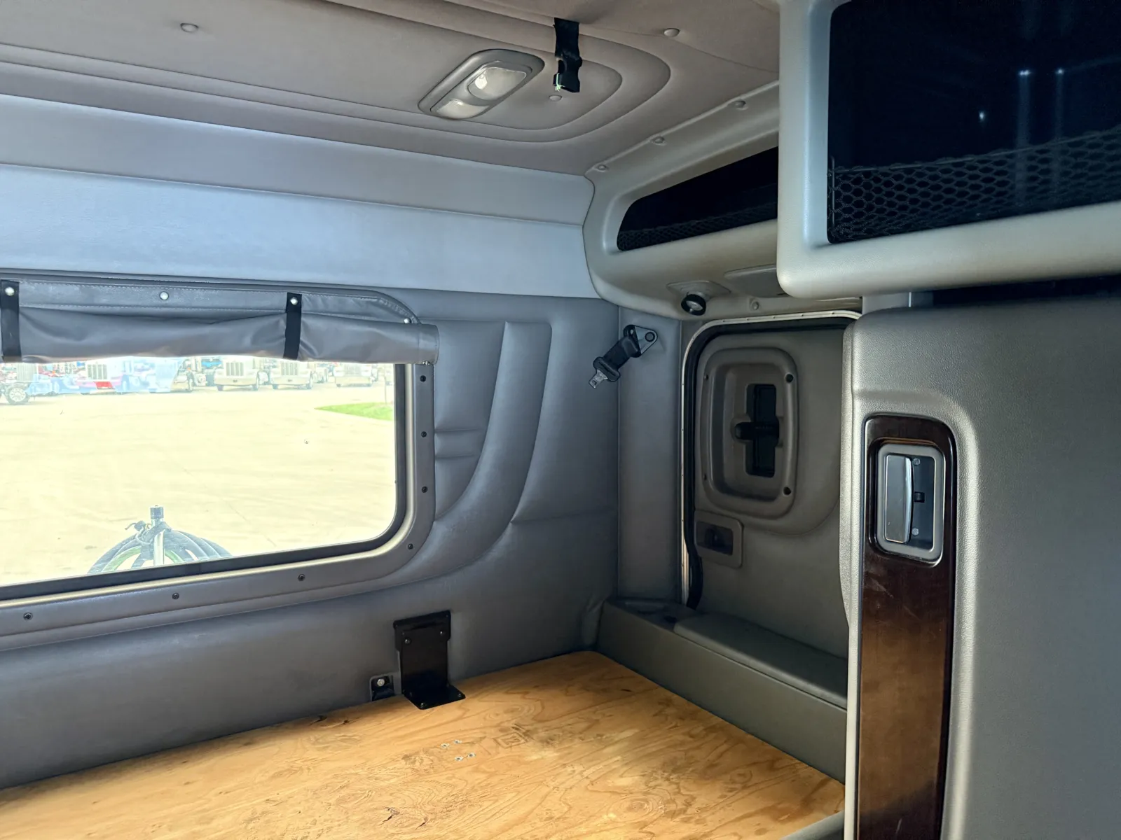 2013 Peterbilt 389 — photo 24