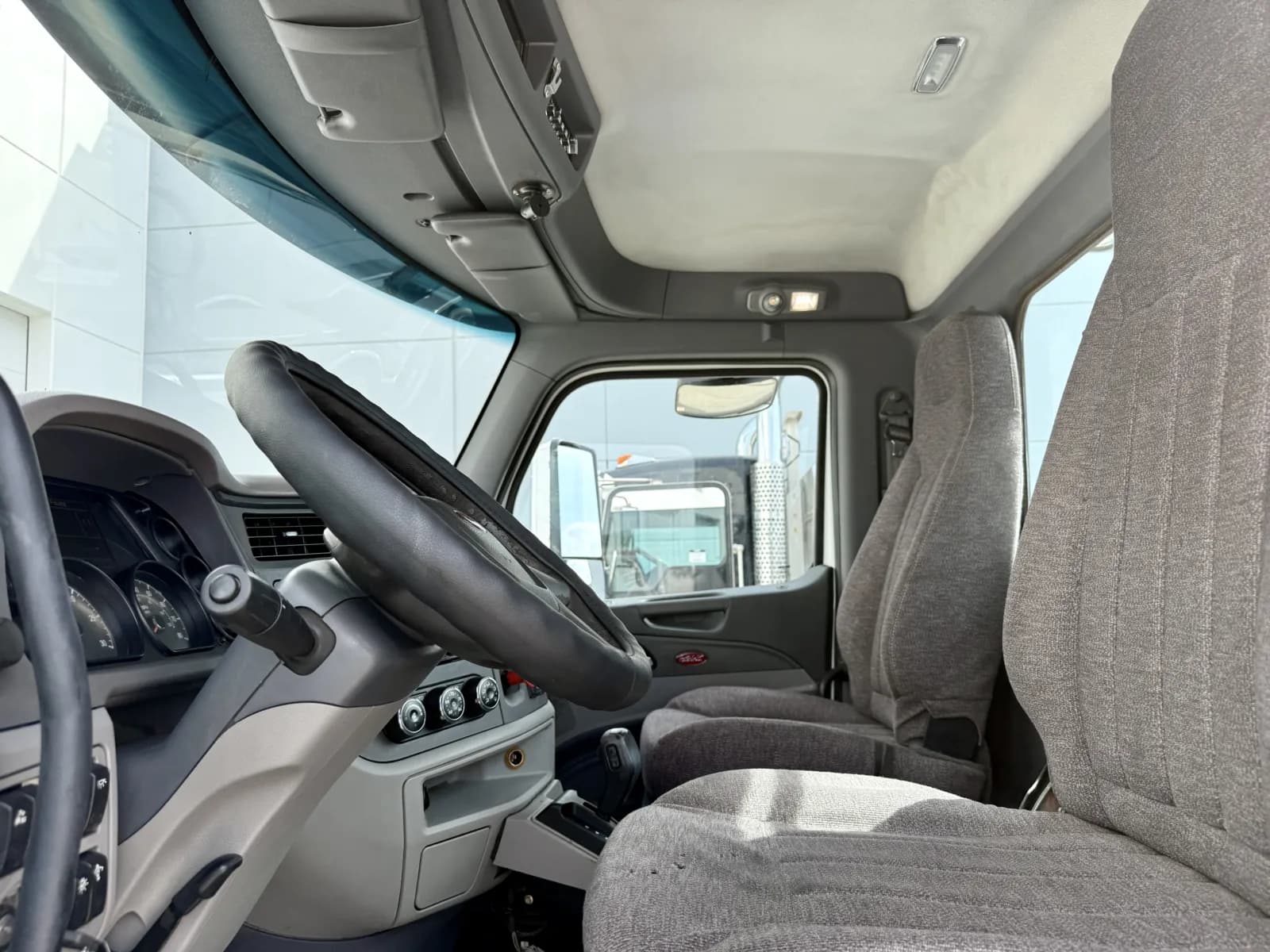 2016 Peterbilt 567 — photo 14