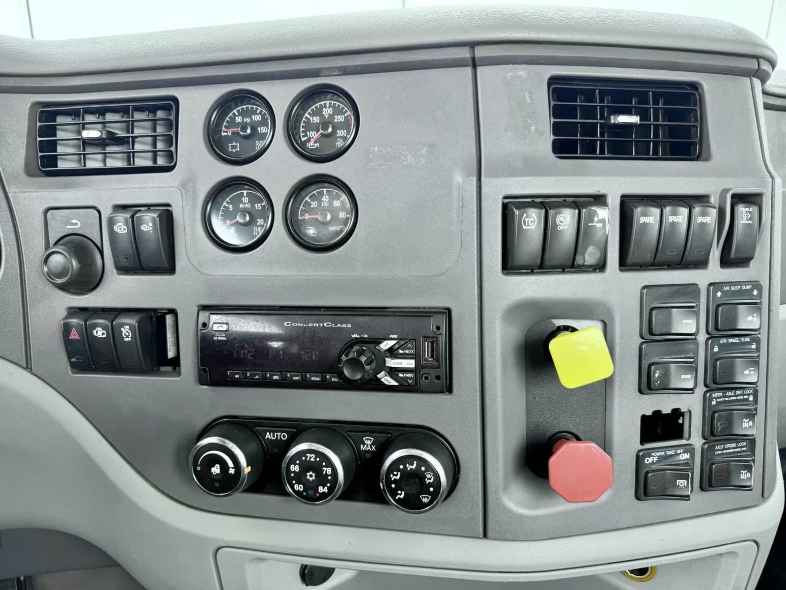 2016 Peterbilt 567 — photo 18