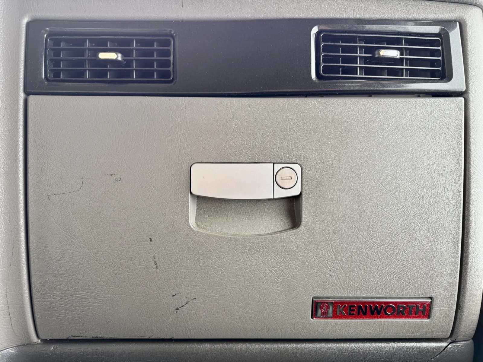 2012 Kenworth T800 — photo 19