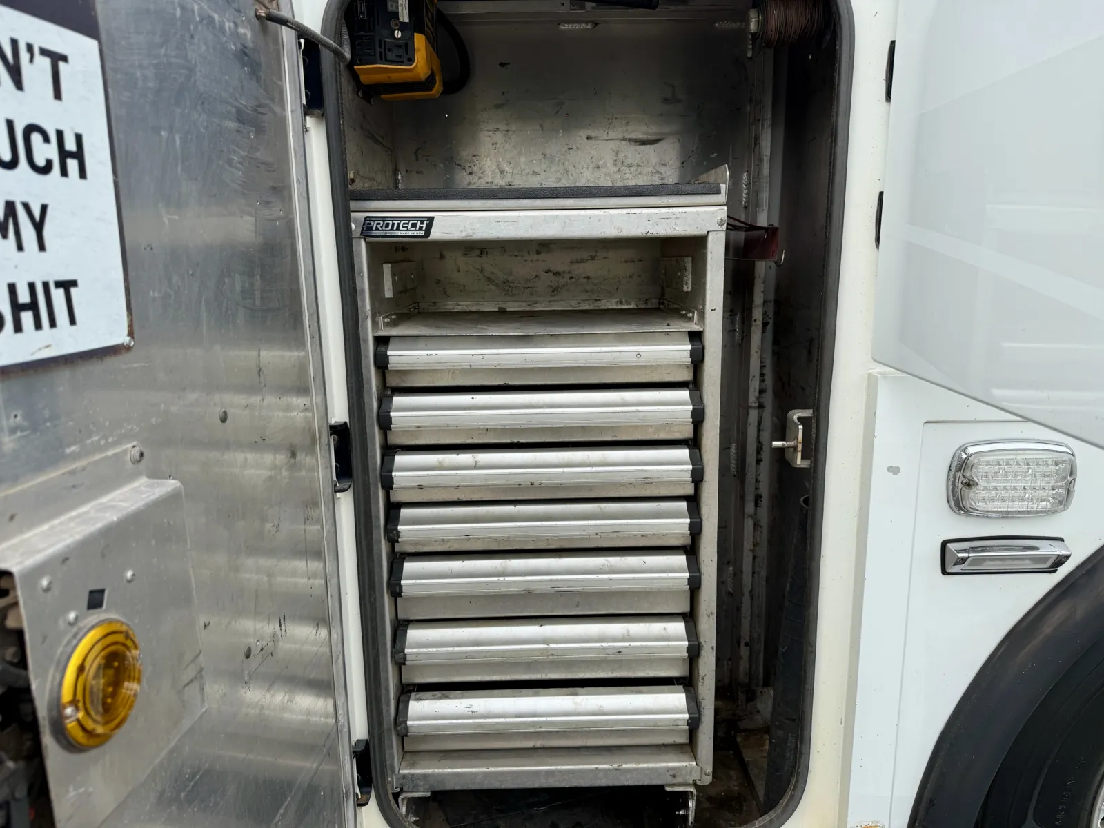 2017 Peterbilt 389 — photo 16