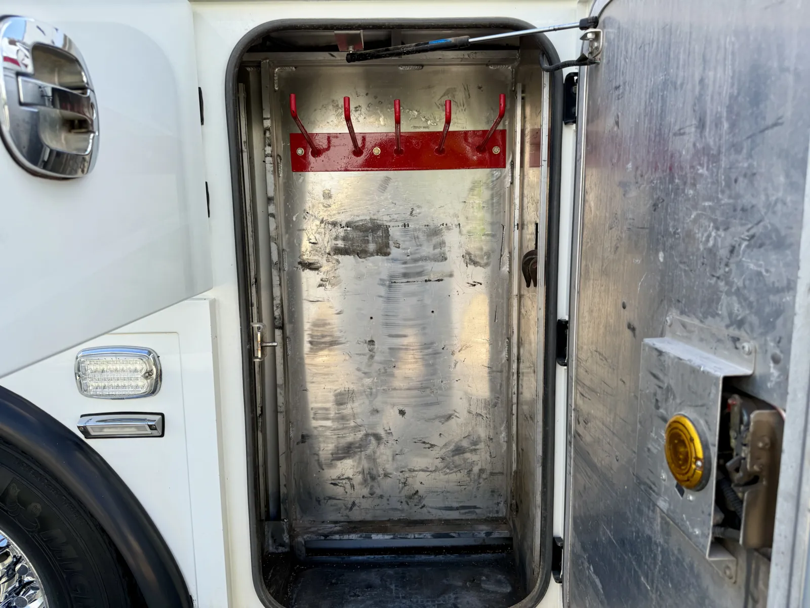 2017 Peterbilt 389 — photo 22