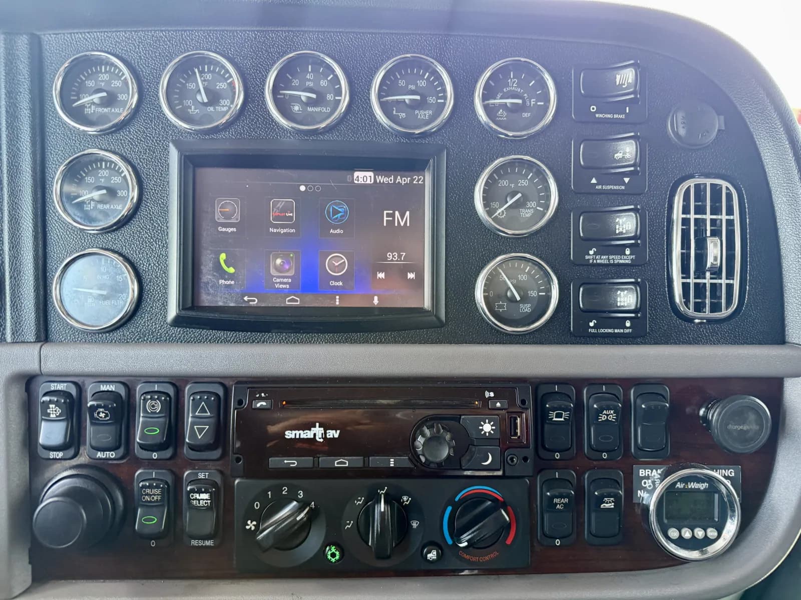 2017 Peterbilt 389 — photo 32