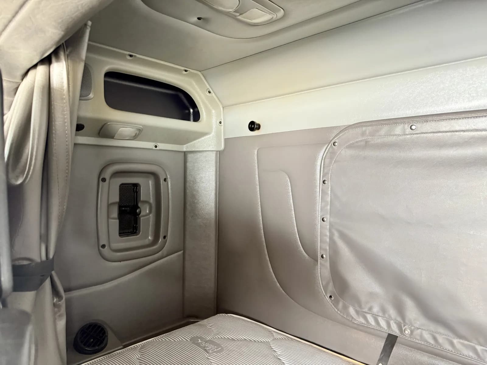 2017 Peterbilt 389 — photo 36