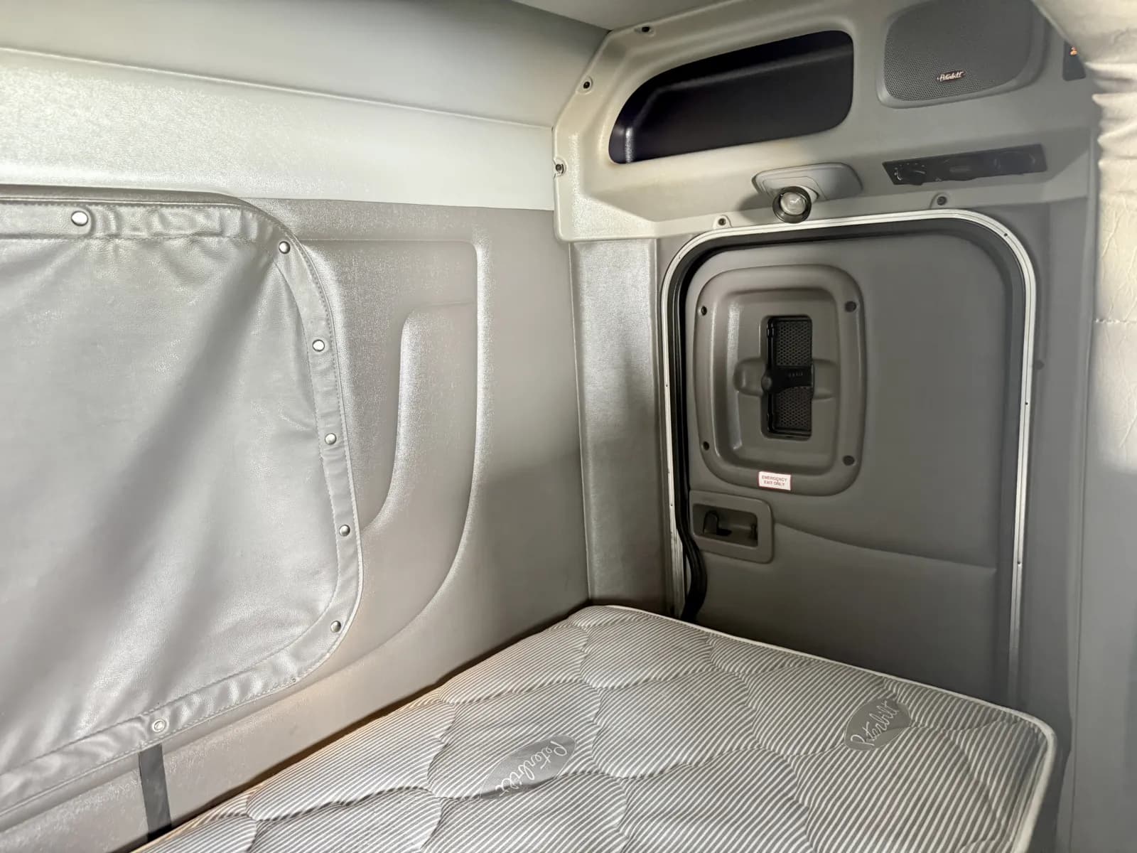 2017 Peterbilt 389 — photo 38