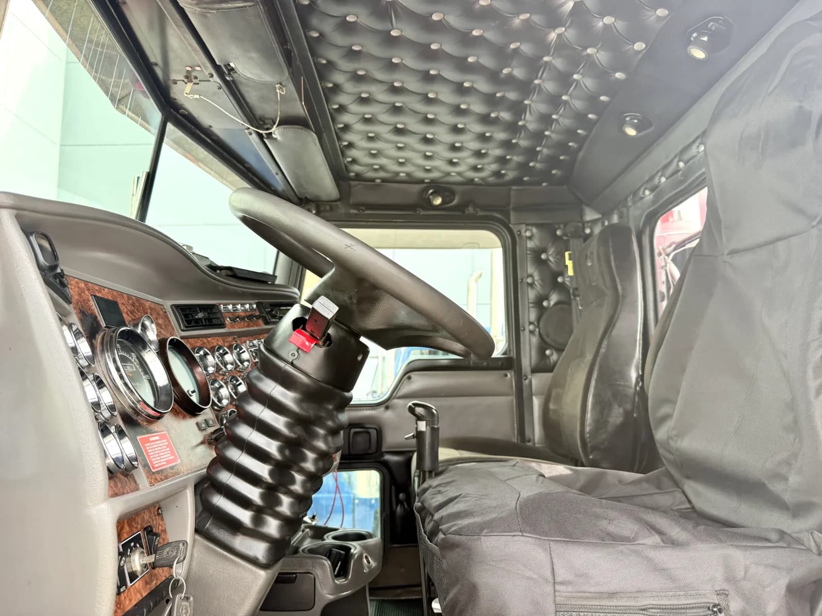 2003 Kenworth T800 — photo 14