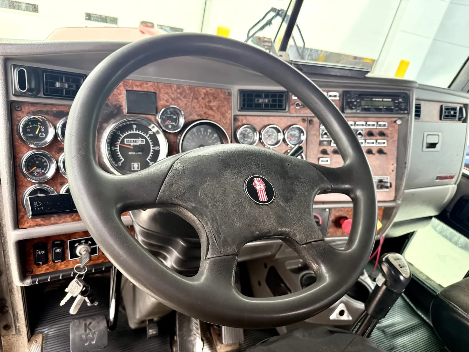 2003 Kenworth T800 — photo 15