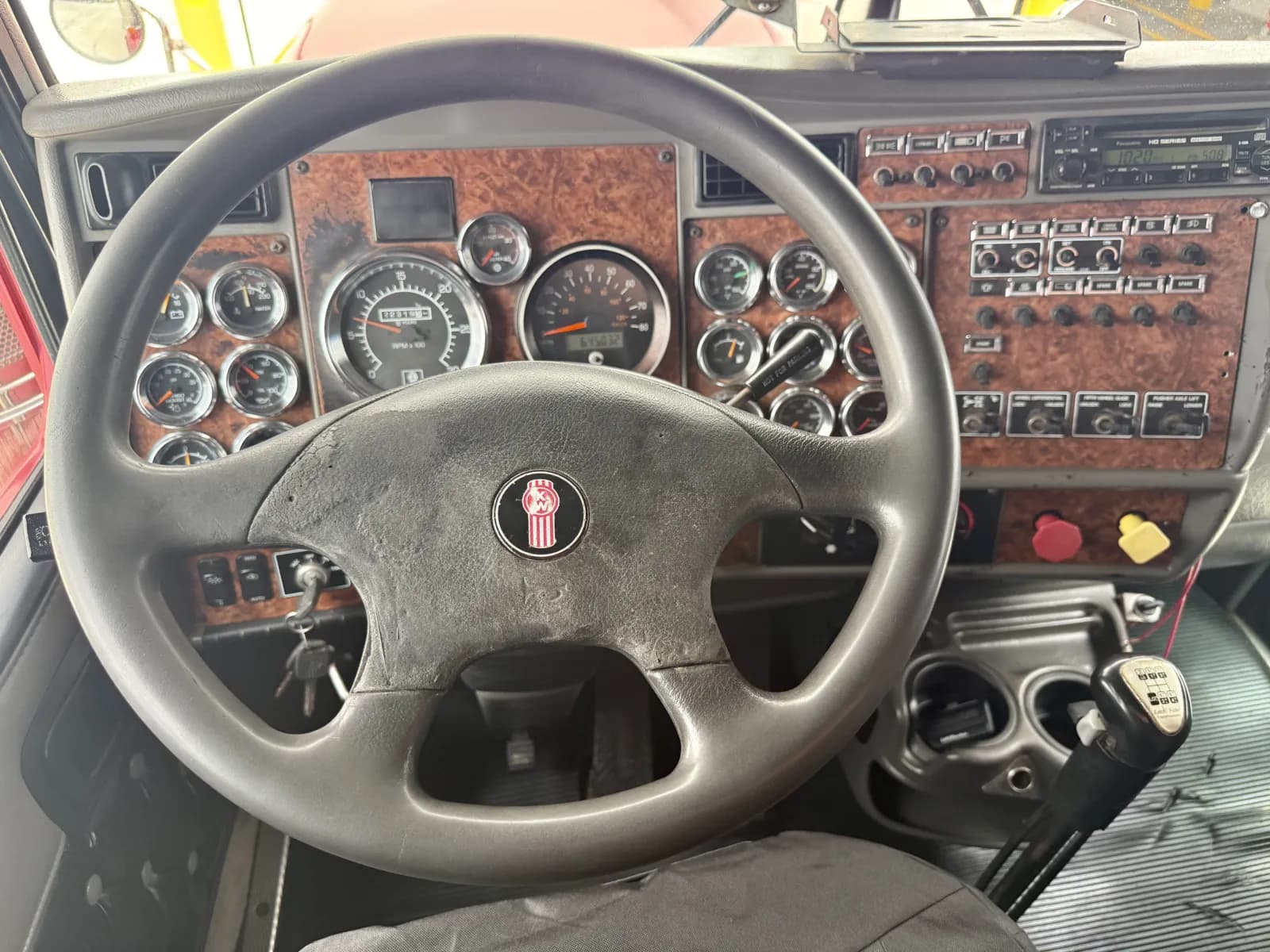 2003 Kenworth T800 — photo 16