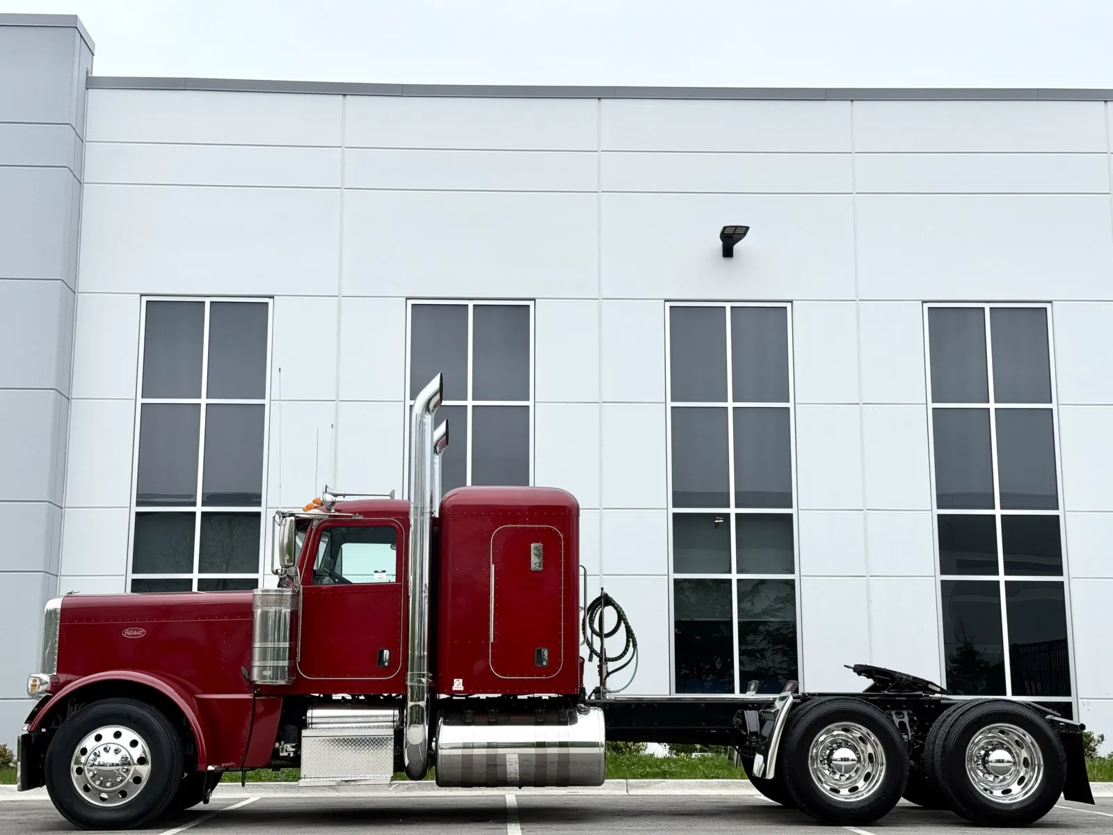 2017 Peterbilt 389 in New Lenox, IL — photo 4