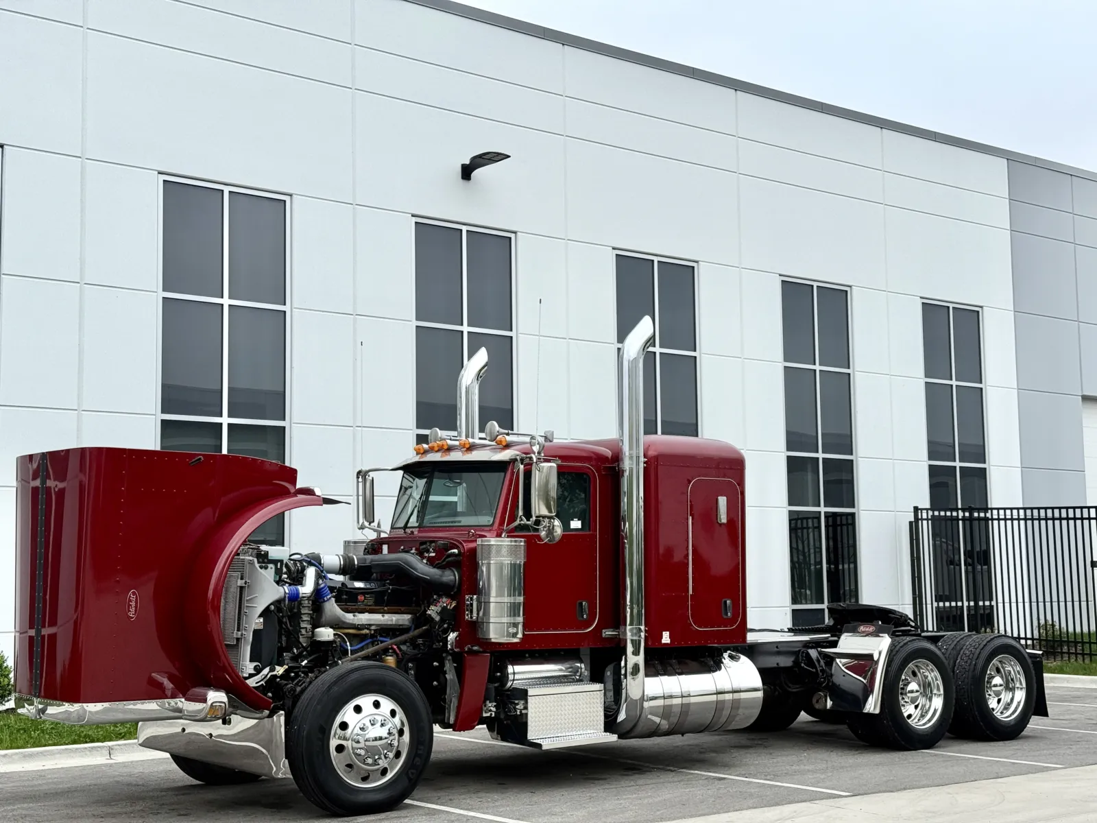 2017 Peterbilt 389 in New Lenox, IL — photo 10