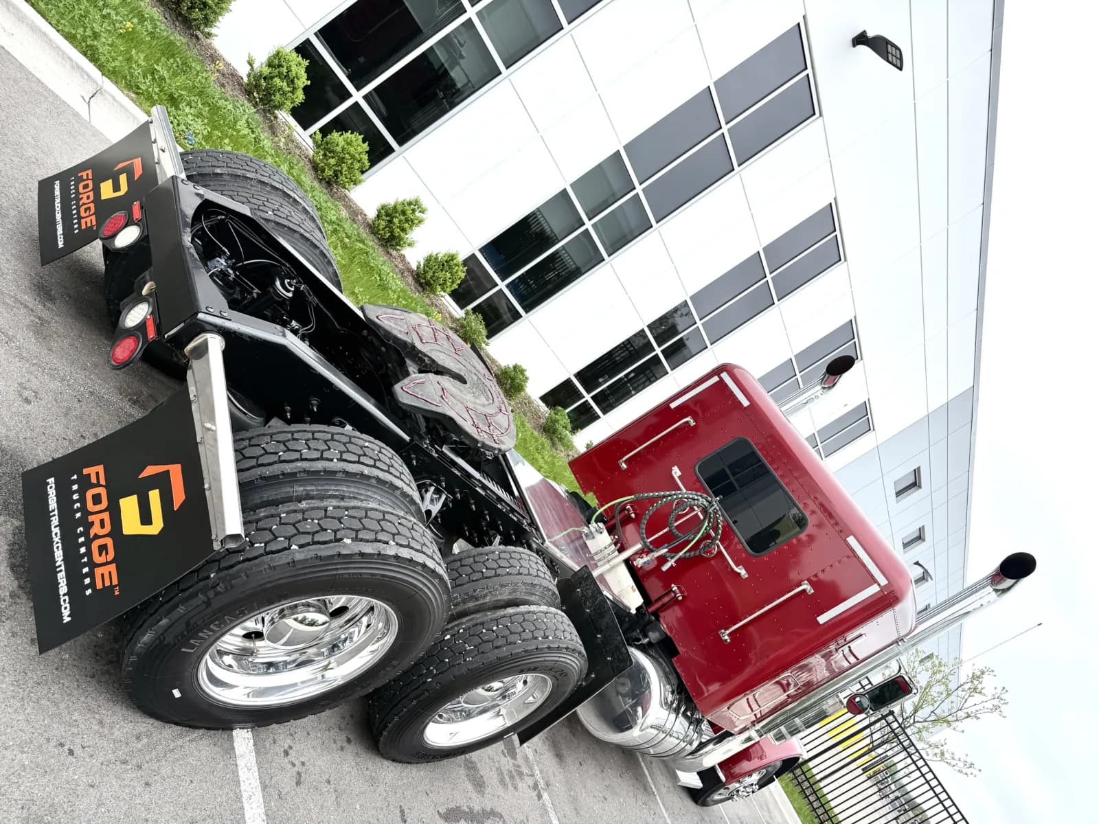 2017 Peterbilt 389 in New Lenox, IL — photo 11