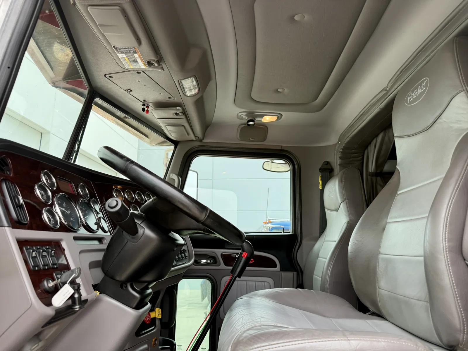 2017 Peterbilt 389 in New Lenox, IL — photo 14